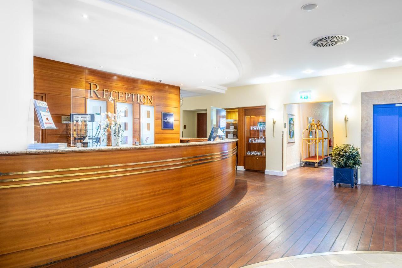 Grand Hotel Binz Exterior photo Reception