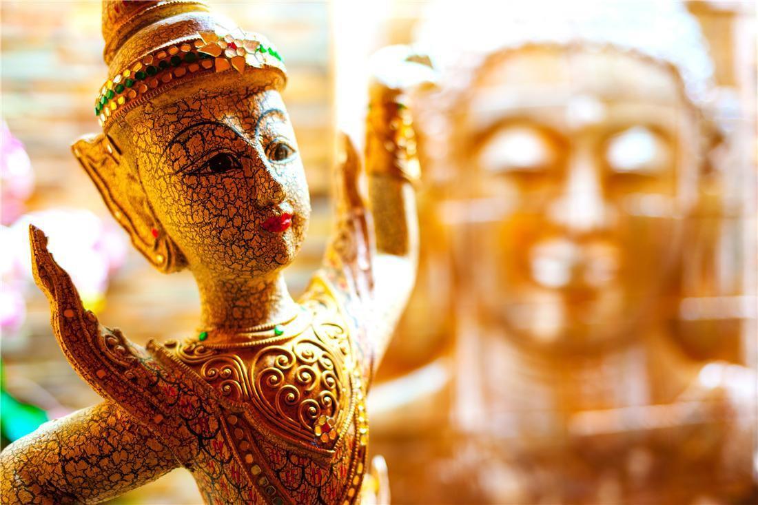 Grand Hotel Binz Exterior photo A golden statue of a female yaksha