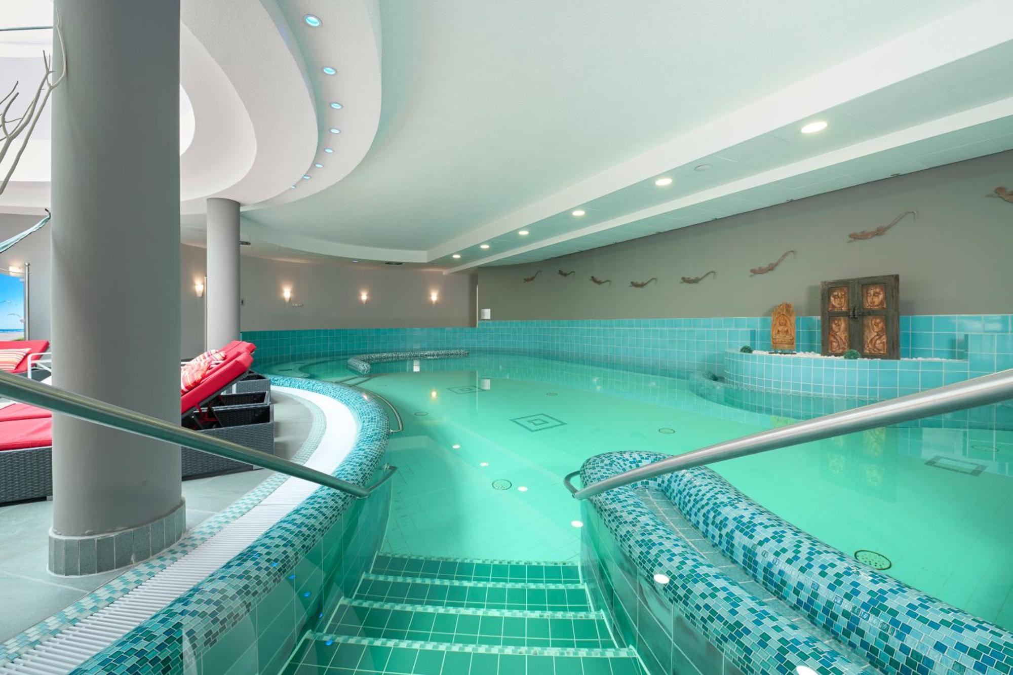 Grand Hotel Binz Exterior photo The swimming pool at the hotel