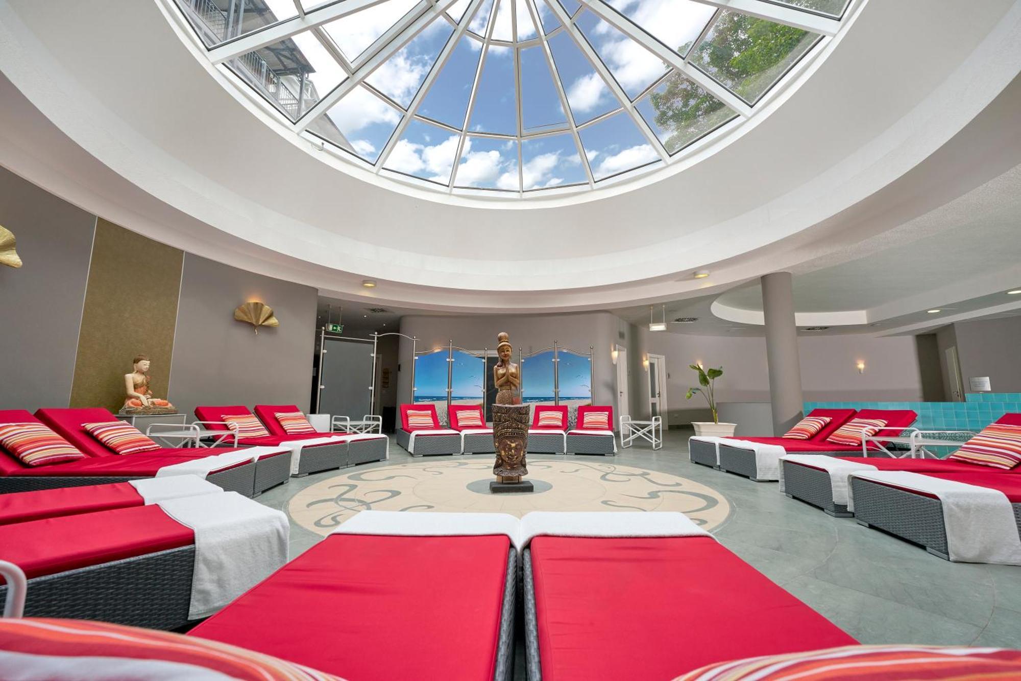 Grand Hotel Binz Exterior photo The spa at the Hotel