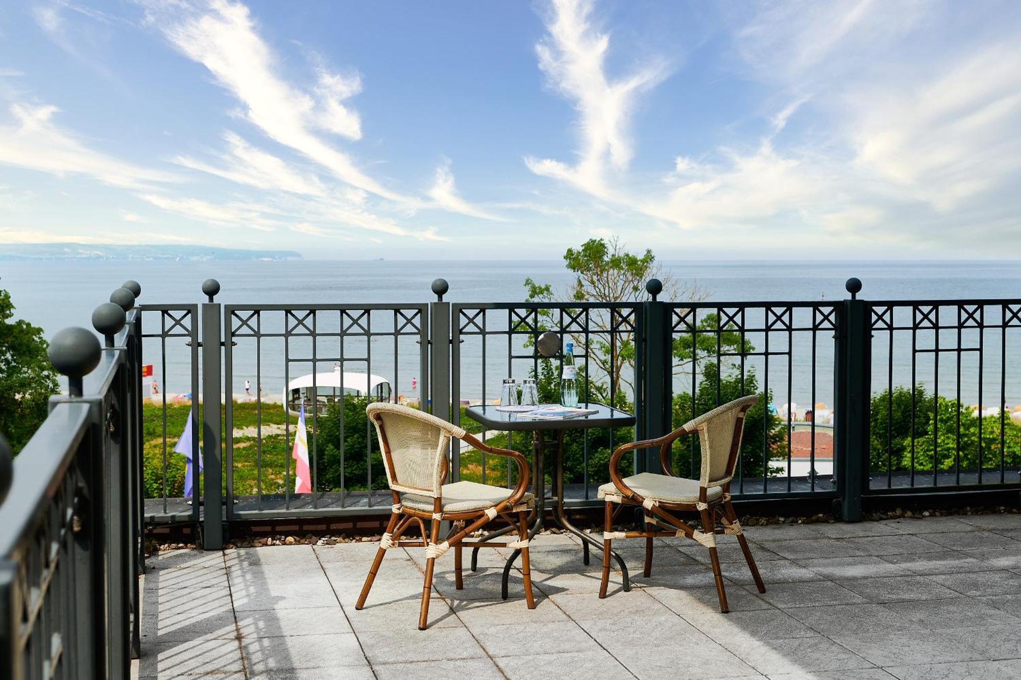 Grand Hotel Binz Exterior photo A balcony