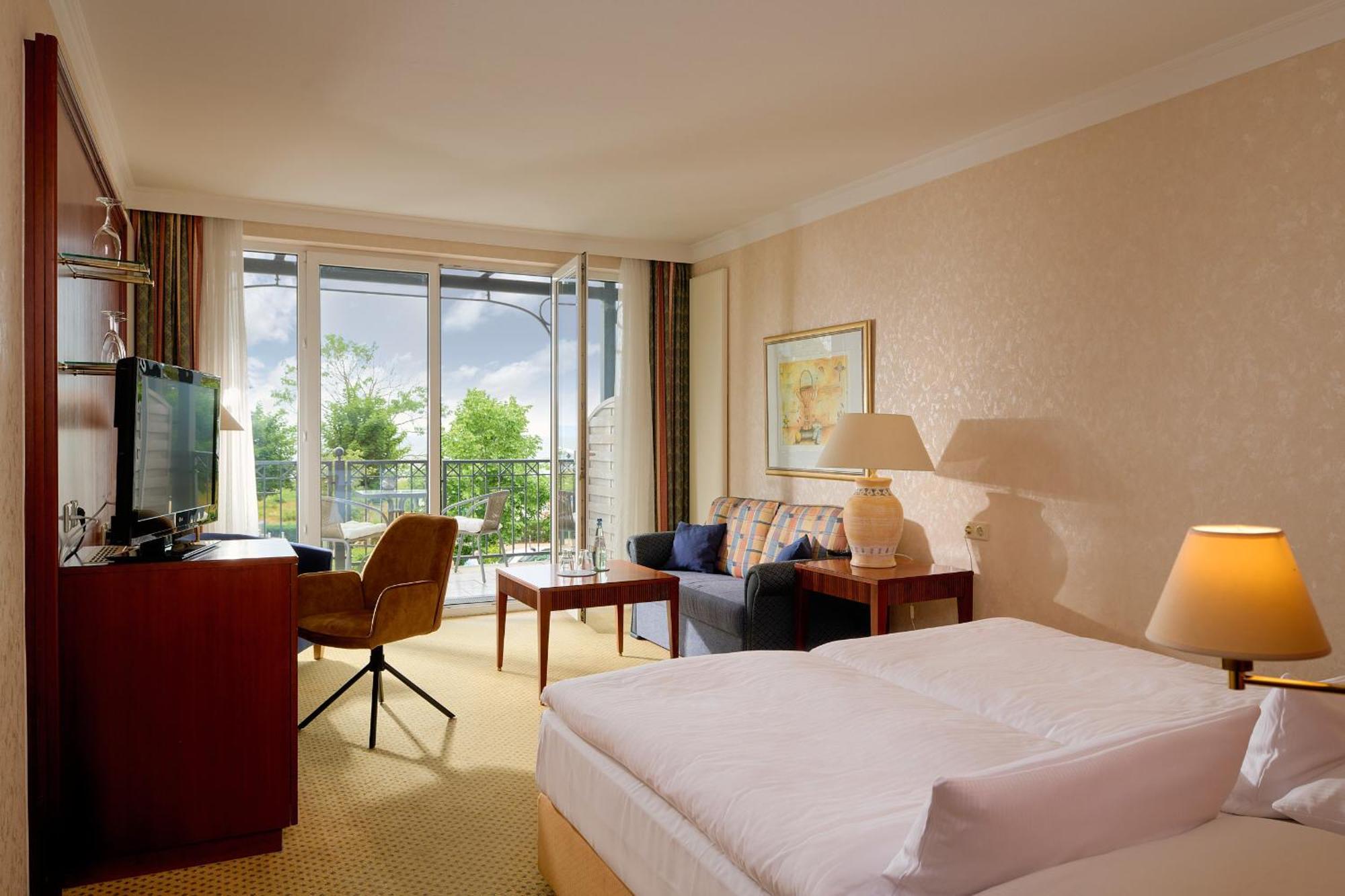 Grand Hotel Binz Exterior photo A room at the InterContinental Wien
