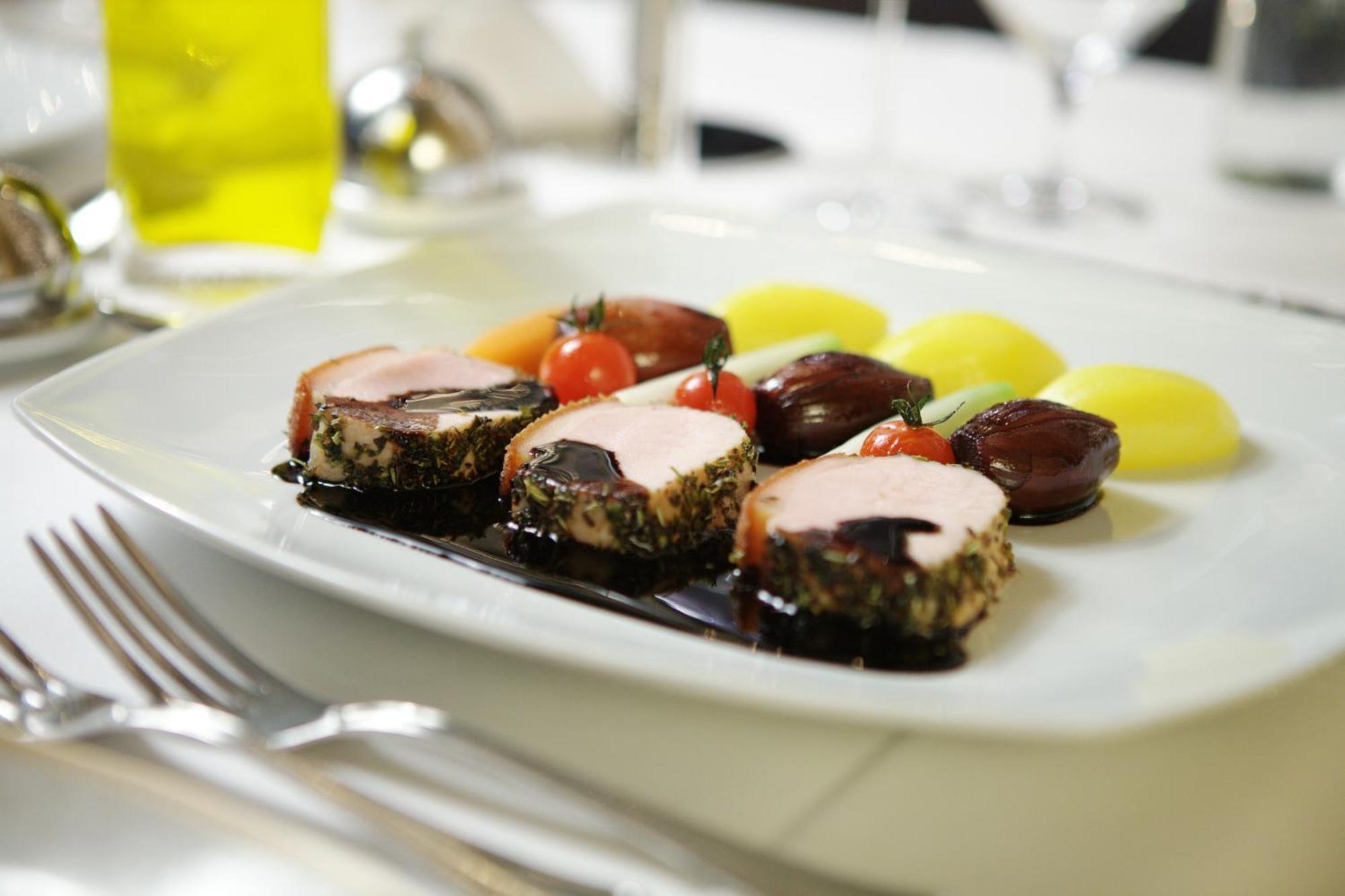 Grand Hotel Binz Exterior photo A plate of pork tenderloin