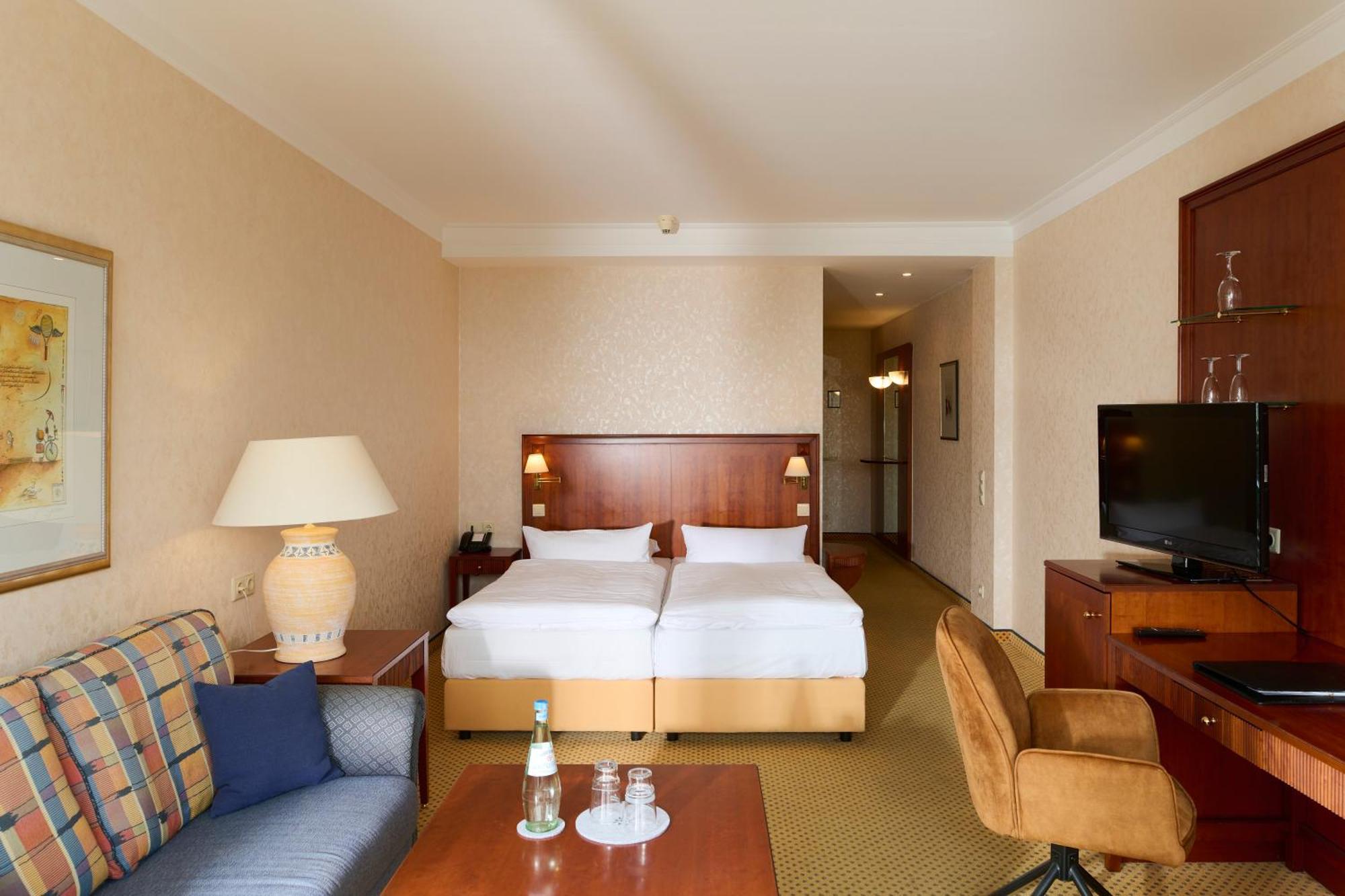 Grand Hotel Binz Exterior photo A typical hotel room