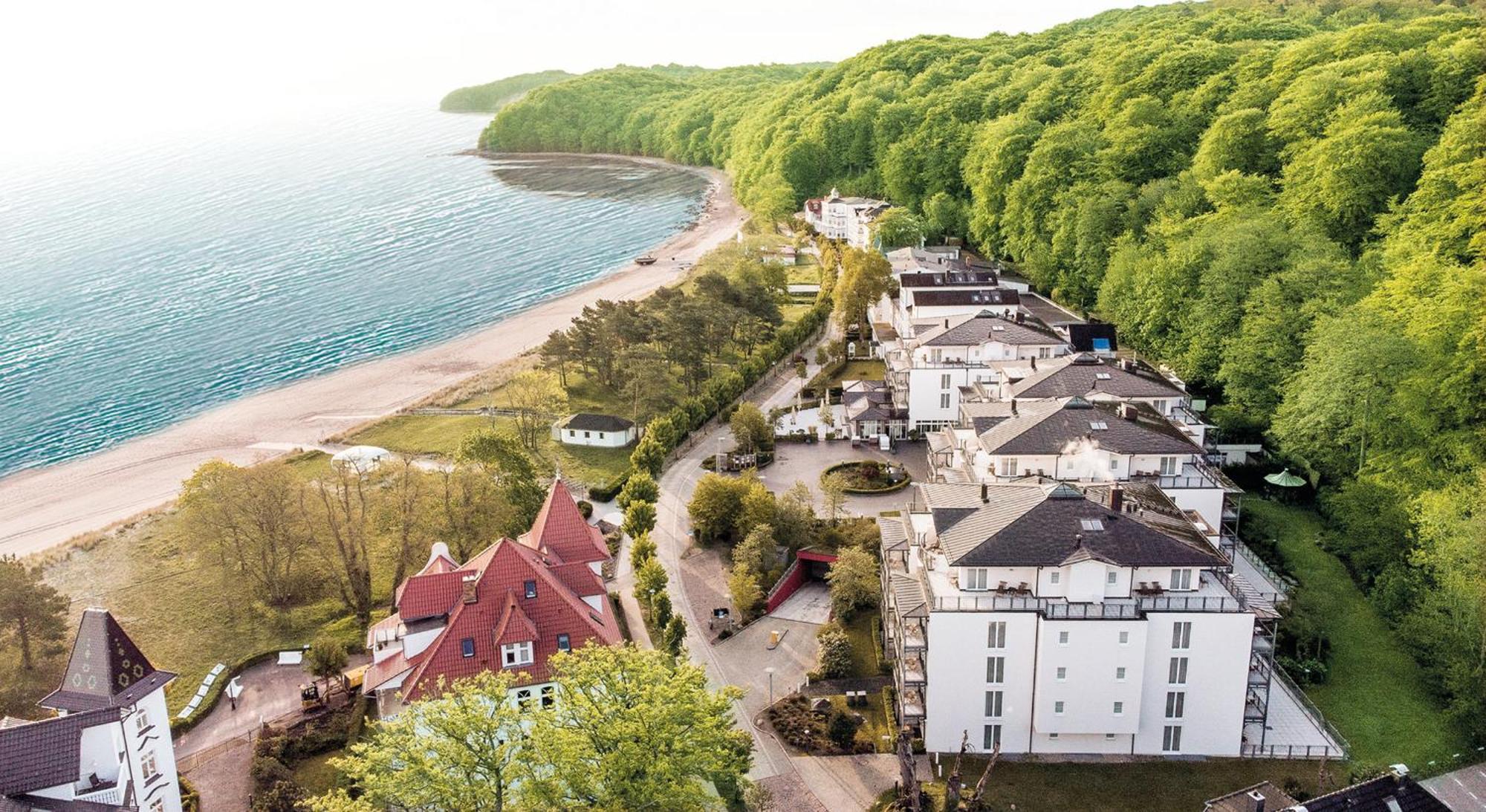 Grand Hotel Binz Exterior photo Aerial view of the resort