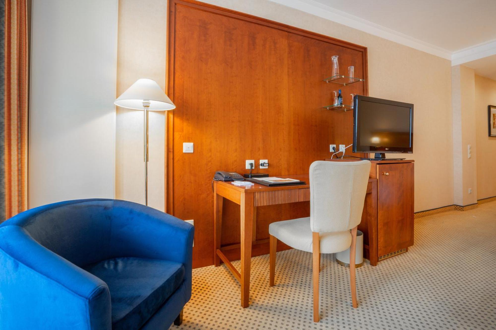 Grand Hotel Binz Exterior photo A room at the hotel