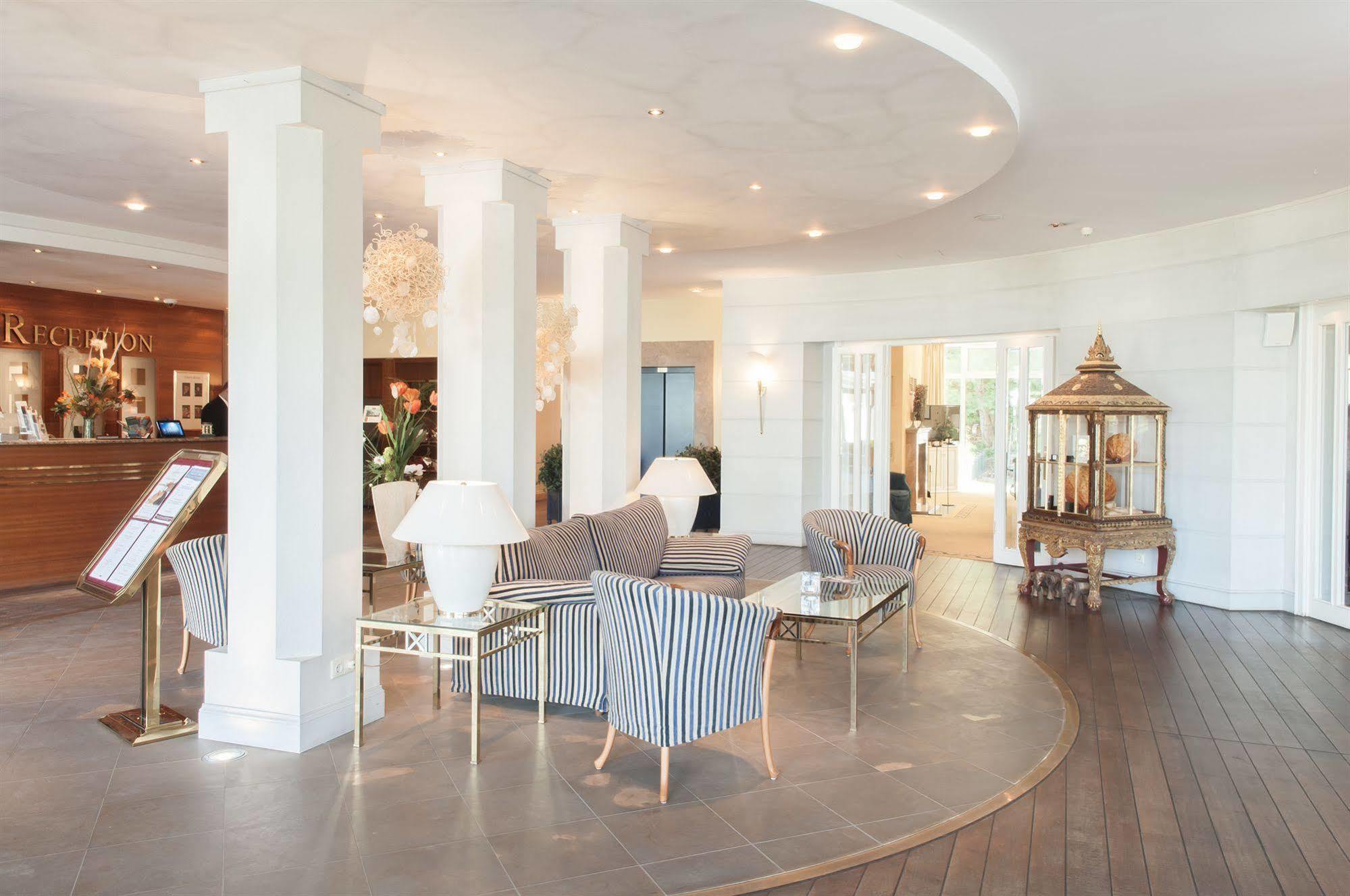 Grand Hotel Binz Exterior photo The lobby of the hotel