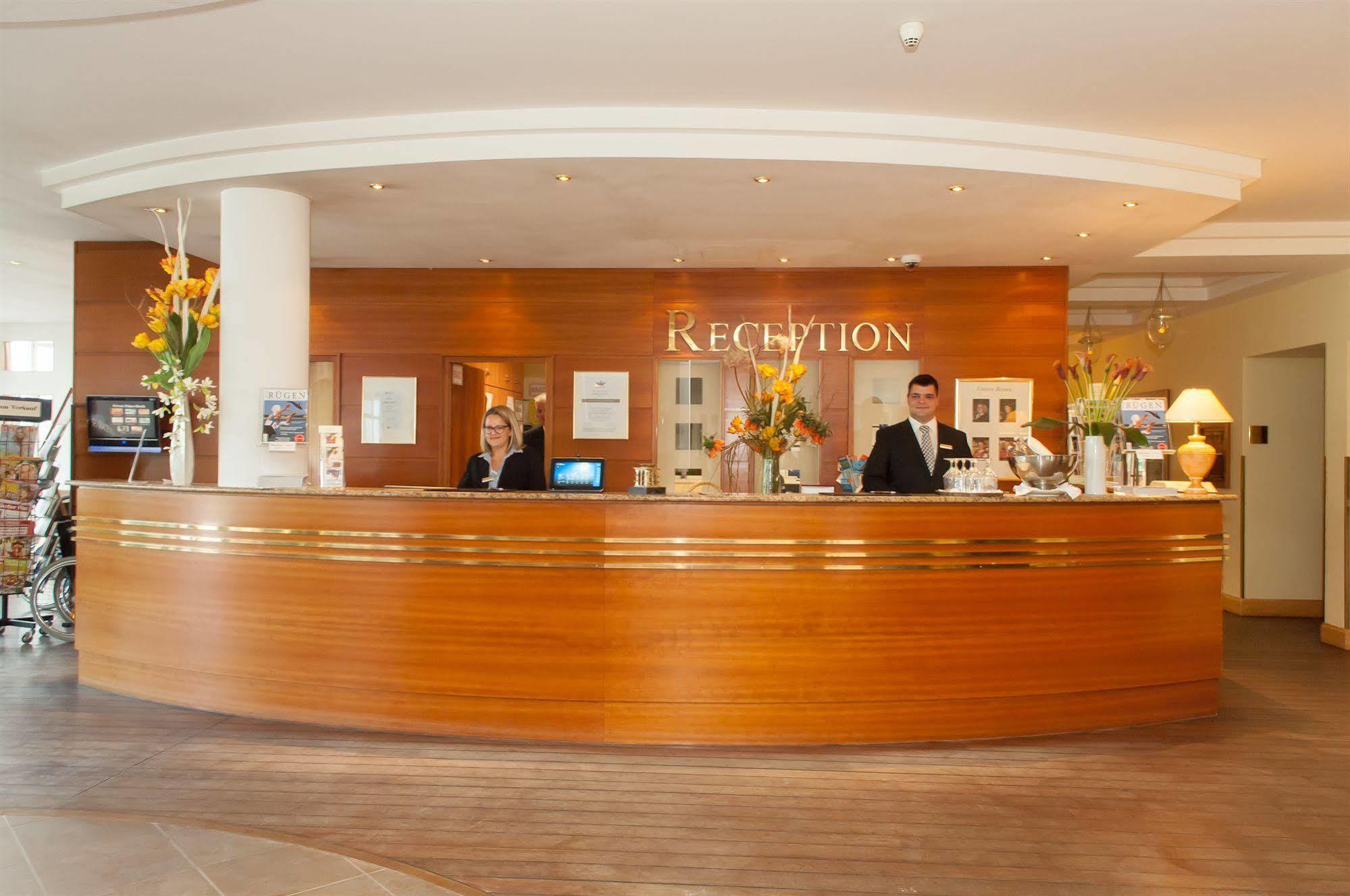 Grand Hotel Binz Exterior photo Reception desk at a hotel