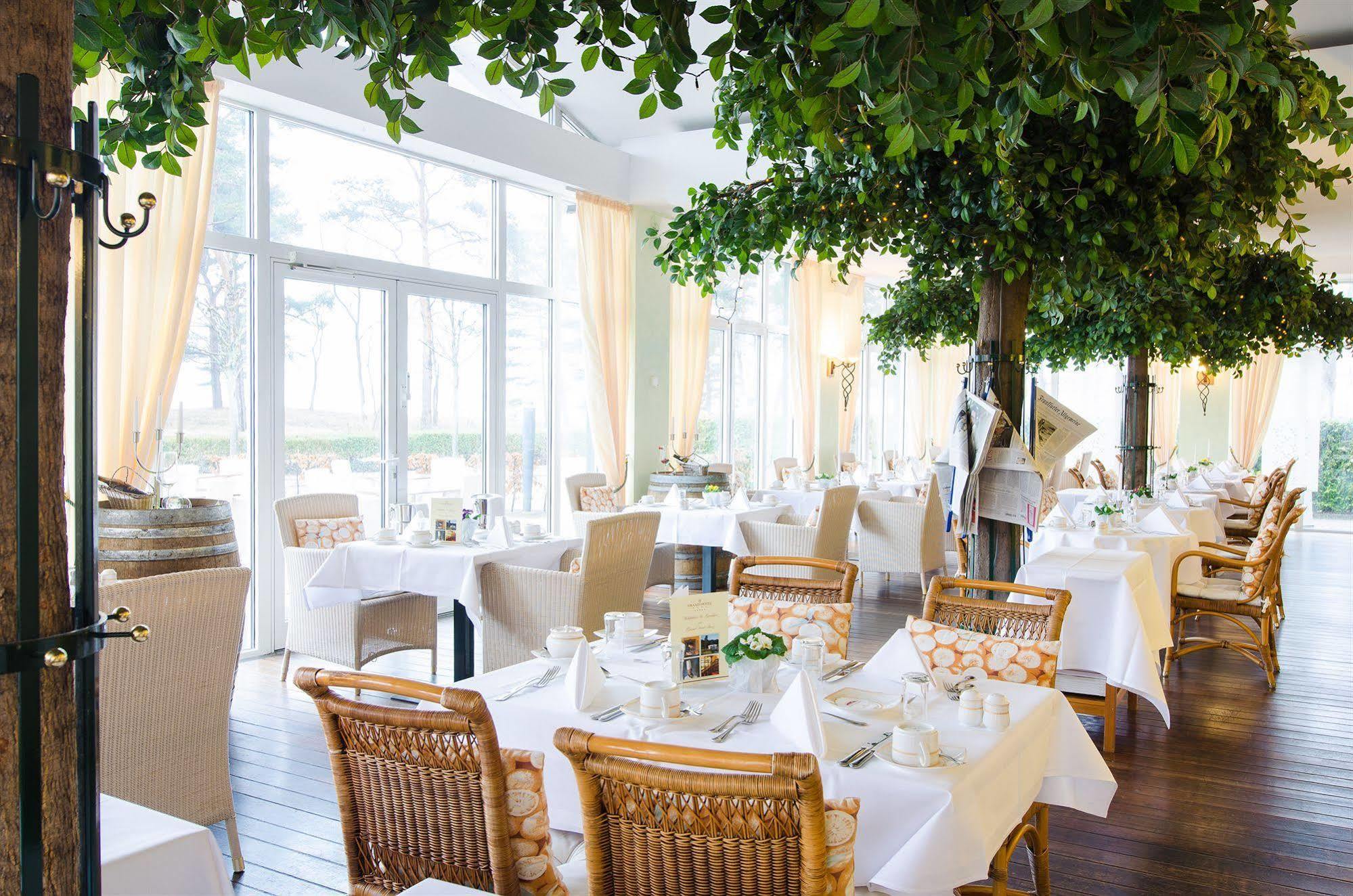 Grand Hotel Binz Exterior photo Restaurant